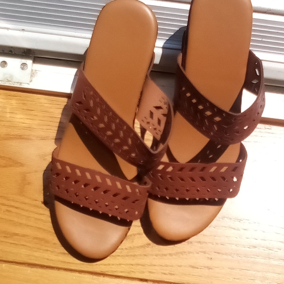 Size 39/7.5 like new platform sandals - Picture 1 of 7